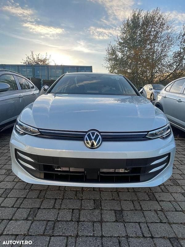 Nouă VW Golf VIII Life 115 CP (84 kW) 2025 Culoarealbastru Hatchback
