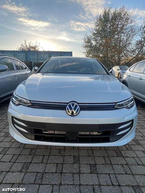 Culoarealbastru Nouă 2025 VW Golf VIII Life Hatchback | 27.977 EUR (Preț OK) - Imagine 1/4