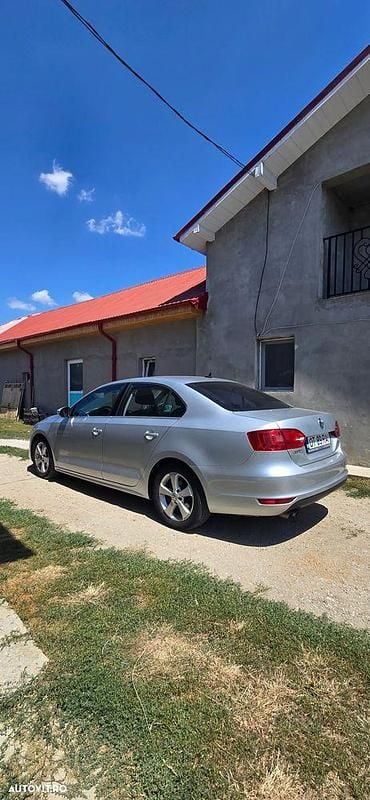 Gri Utilizat 2011 VW Jetta Comfortline Berlinǎ | 6.500 EUR (Puțin scump) - Imagine 1/4