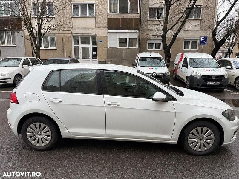 Second-hand VW Golf VII Trendline 85 CP (62 kW) 2018 Culoarealb Hatchback
