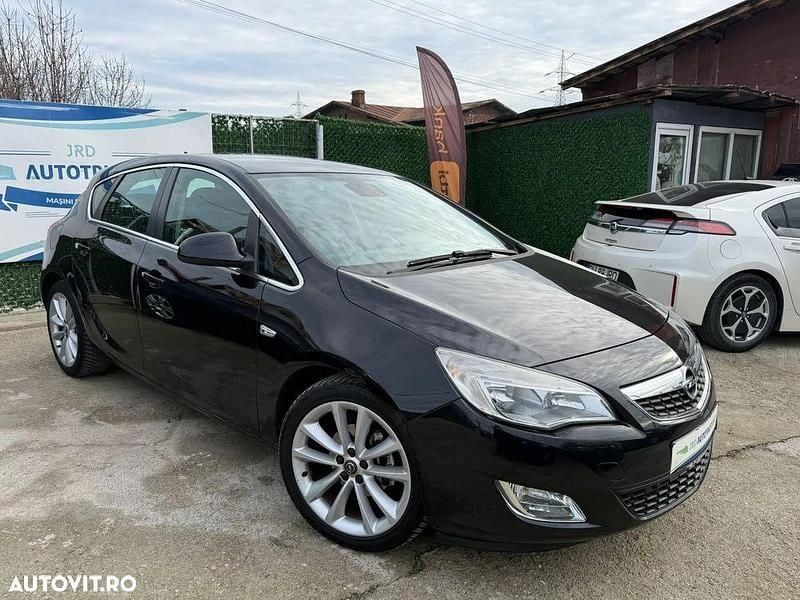Second-hand Opel Astra Cosmo 116 CP (85 kW) 2010 Culoarenegru