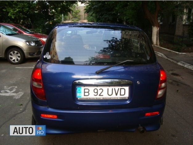 Second-hand Daihatsu Sirion 75 CP (55 kW) 2000 Albastru Hatchback