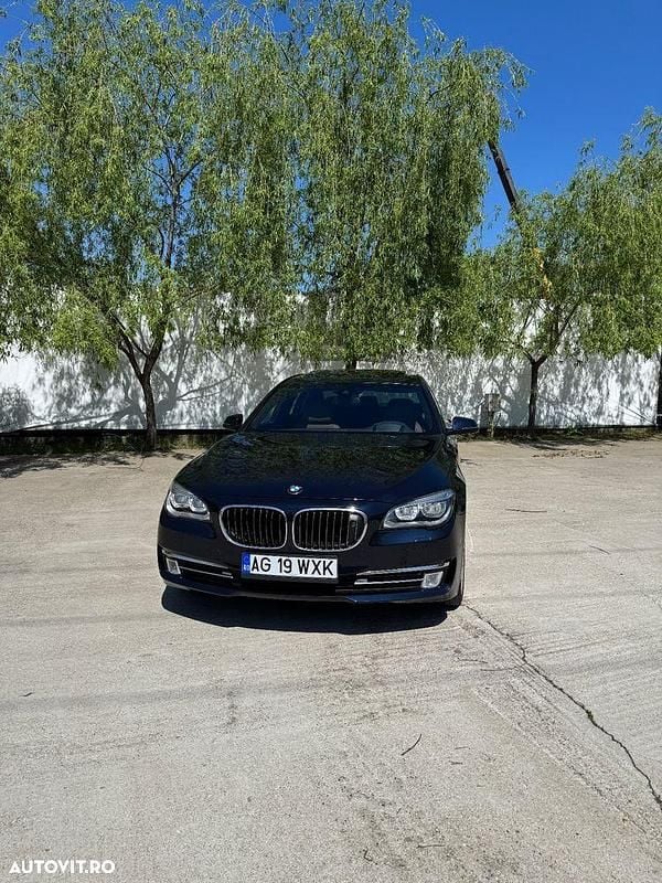 Albastru Utilizat 2014 BMW 740 Comfort Edition Berlinǎ | 17.690 EUR - Imagine 1/4