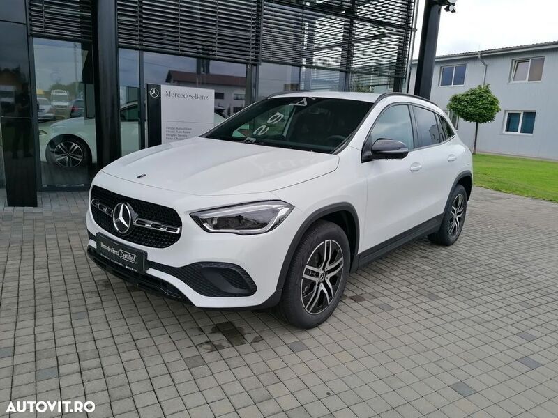 Alb Utilizat 2022 Mercedes GLA200 SUV | 37.450 EUR (Scump) - Imagine 1/4
