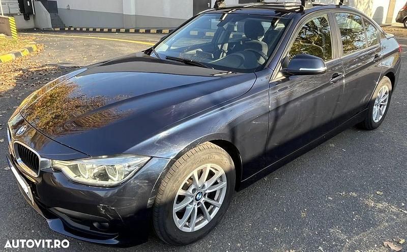 Culoarealbastru Utilizat 2015 BMW 318 Berlinǎ | 10.500 EUR (Preț bun) - Imagine 1/4