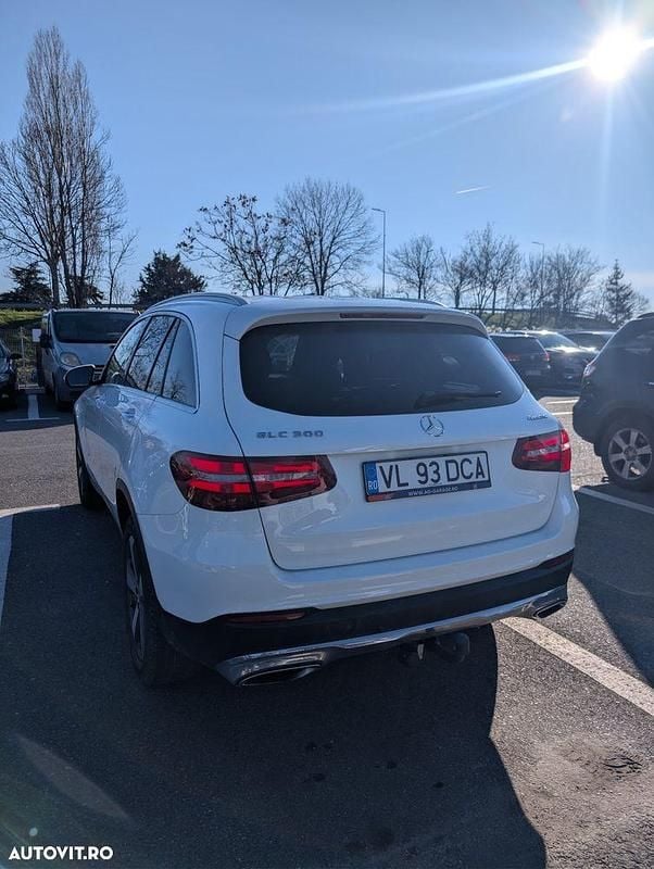 Second-hand Mercedes GLC300 Exclusive 245 CP (180 kW) 2019 Culoarealb SUV