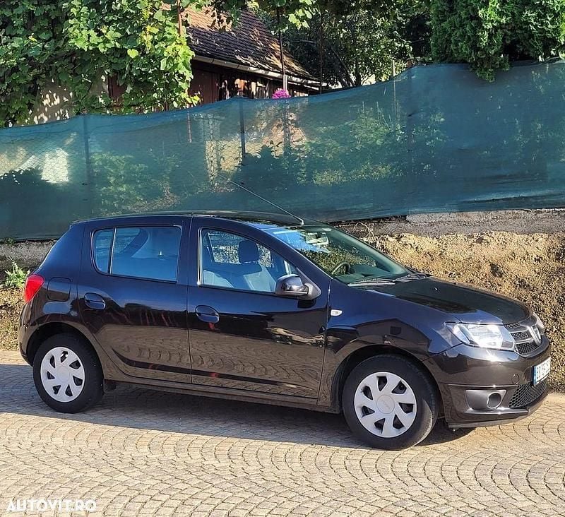 Negru Utilizat 2012 Dacia Sandero Lauréate Hatchback | 3.650 EUR (Preț OK) - Imagine 1/4