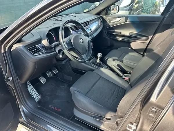 Second-hand Alfa Romeo Giulietta 120 CP (88 kW) 2012 Hatchback