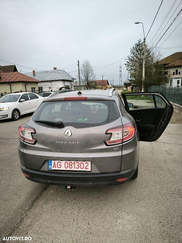 Gri Utilizat 2011 Renault Mégane GrandTour Dynamique Break | 3.400 EUR (Preț bun) - Imagine 1/4