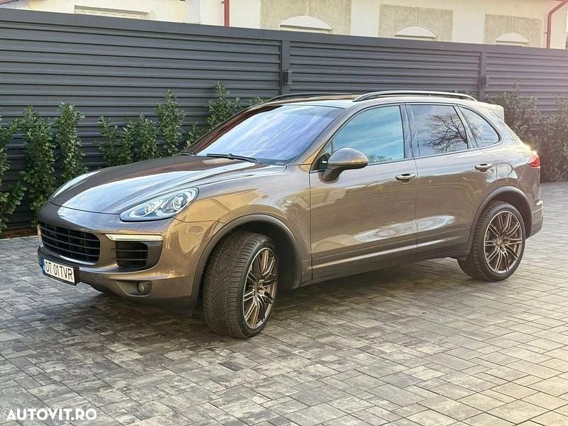 Second-hand Porsche Cayenne 262 CP (192 kW) 2015 Culoaremaro SUV