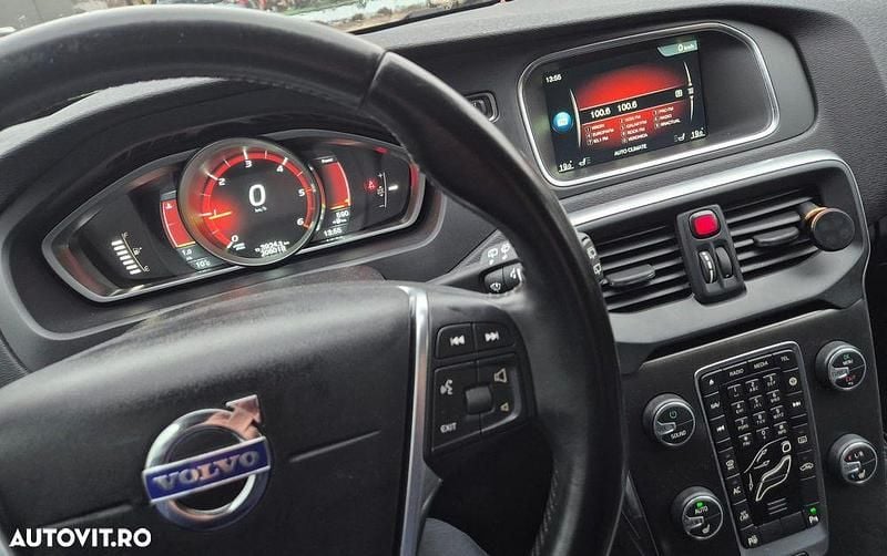 Second-hand Volvo V40 Summum 190 CP (139 kW) 2014 Culoaregri Hatchback