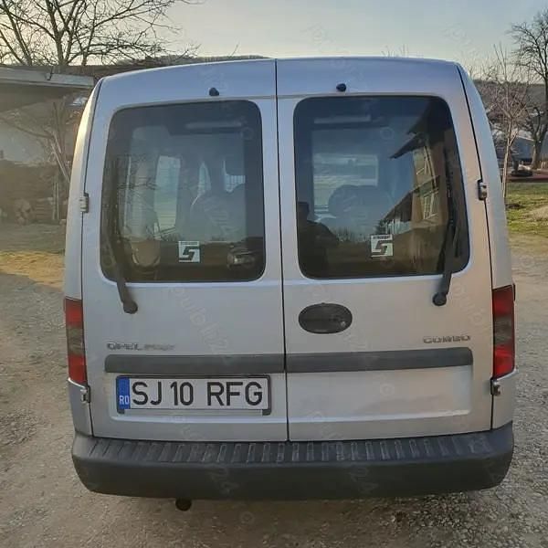 Second-hand Opel Combo 101 CP (74 kW) 2005 Argintiu Monovolum