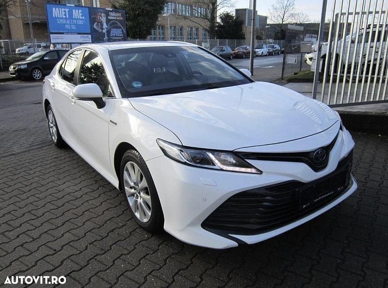 Second-hand Toyota Camry Executive 218 CP (160 kW) 2019 Culoarealb Berlinǎ