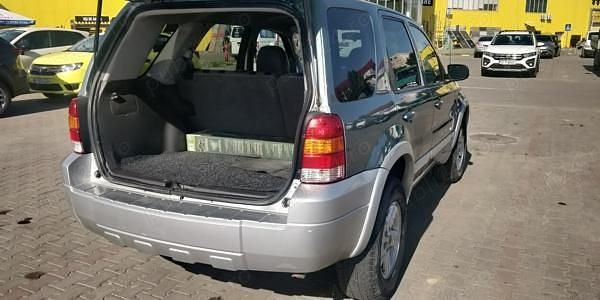 Second-hand Ford Escape 131 CP (96 kW) 2006 Verde SUV