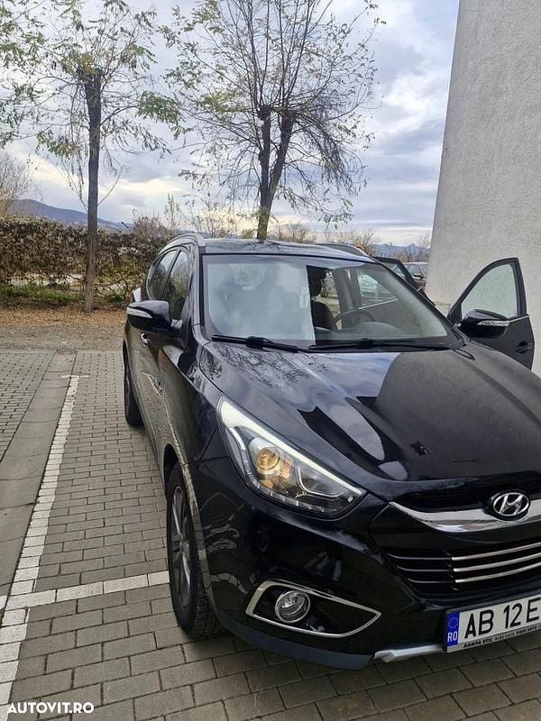 Culoarenegru Utilizat 2015 Hyundai ix35 Comfort SUV | 9.600 EUR (Preț OK) - Imagine 1/4