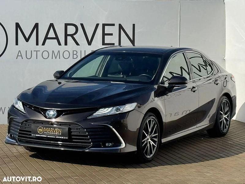 Second-hand Toyota Camry Luxury 218 CP (160 kW) 2022 Culoaremaro Berlinǎ