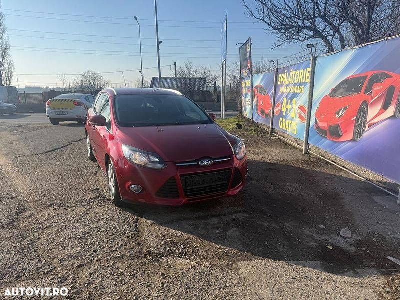 Culoarerosu Second-hand 2013 Ford Focus Titanium Break | 4.450 EUR (Super Preț) - Imagine 1/4