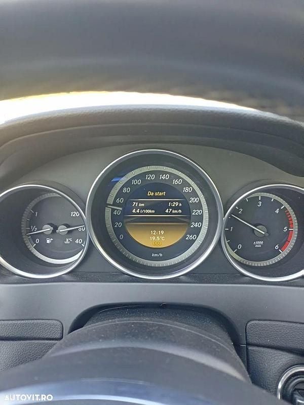 Culoarenegru Second-hand 2011 Mercedes C180 Berlinǎ | 6.800 EUR (Preț bun) - Imagine 1/4