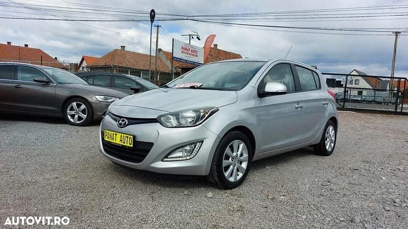 Culoareargint Utilizat 2013 Hyundai i20 Edition | 4.300 EUR (Preț OK) - Imagine 1/4