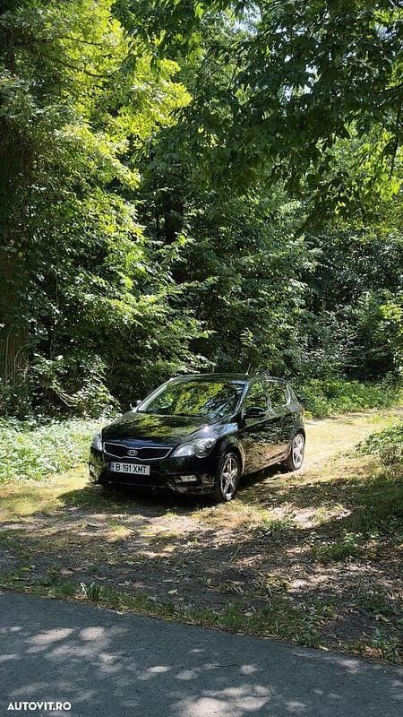 Culoarenegru Utilizat 2012 Kia Ceed Sportswagon Platinum Edition Break | 4.000 EUR (Preț bun) - Imagine 1/2