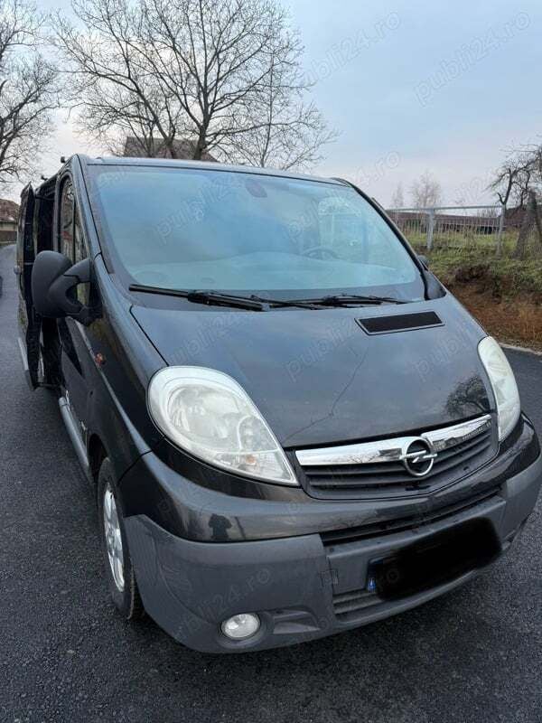 Negru Utilizat 2012 Opel Vivaro Van | 7.400 EUR (Preț bun) - Imagine 1/4