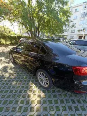Utilizat 2013 VW Jetta Berlinǎ | 5.400 EUR (Preț bun) - Imagine 1/4