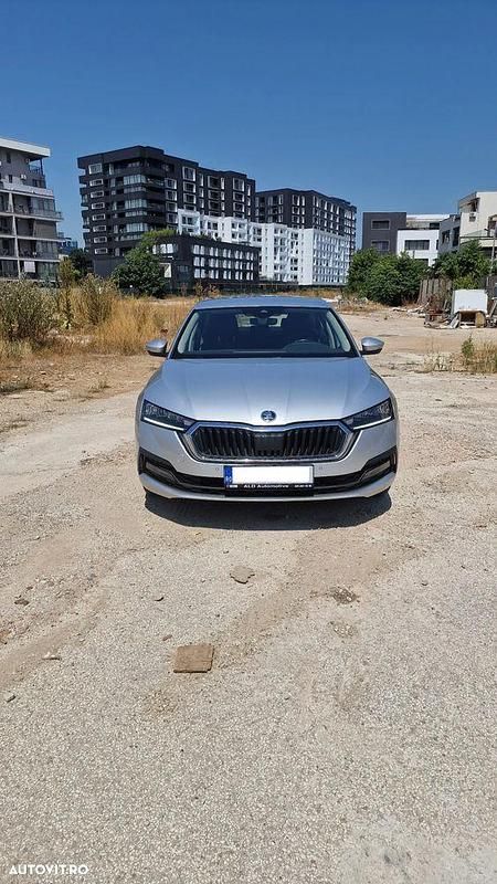 Gri Utilizat 2021 Skoda Octavia Ambition Hatchback | 13.745 EUR (Preț OK) - Imagine 1/4