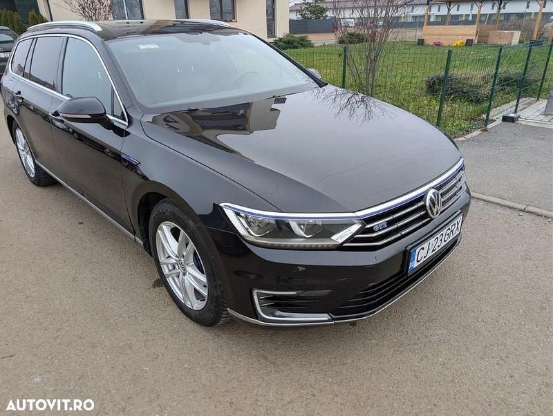 Culoarenegru Utilizat 2016 VW Passat Break | 8.900 EUR (Super Preț) - Imagine 1/4