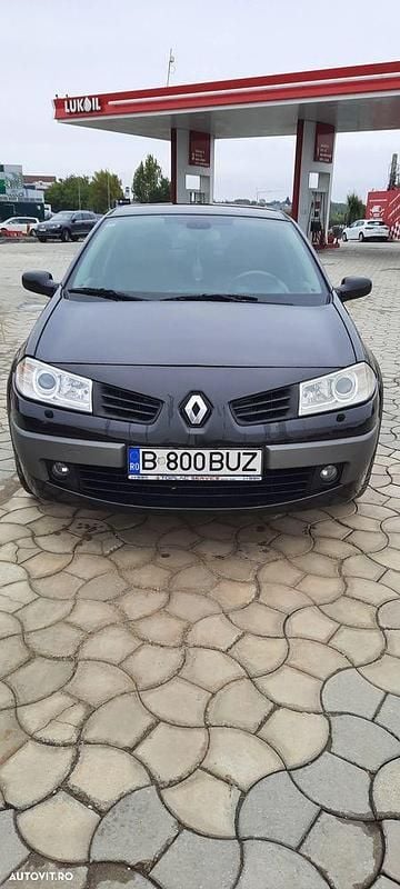 Culoarenegru Utilizat 2004 Renault Mégane II Privilege Berlinǎ | 1.700 EUR (Preț OK) - Imagine 1/4