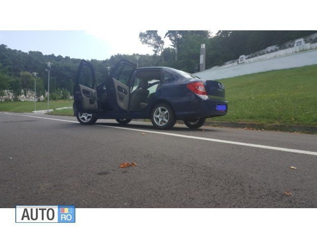 Albastru Utilizat 2010 Renault Symbol II Berlinǎ | 3.300 EUR (Preț OK) - Imagine 1/4