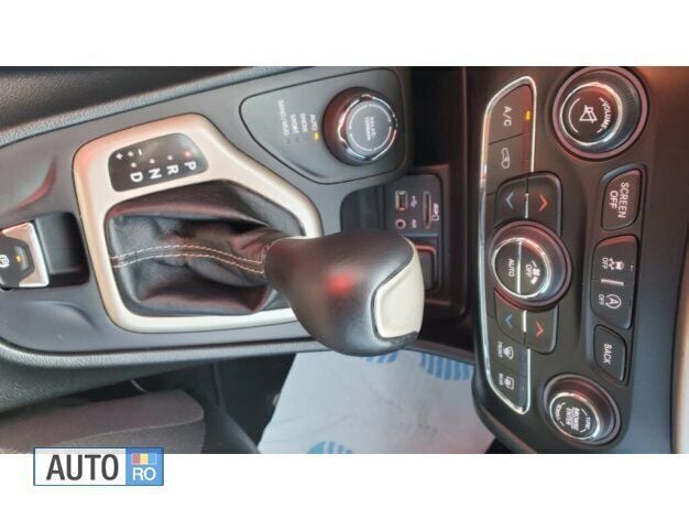 Second-hand Jeep Cherokee 170 CP (125 kW) 2015 Negru SUV