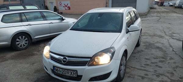 Alb Utilizat 2010 Opel Astra Break | 2.500 EUR (Preț OK) - Imagine 1/4