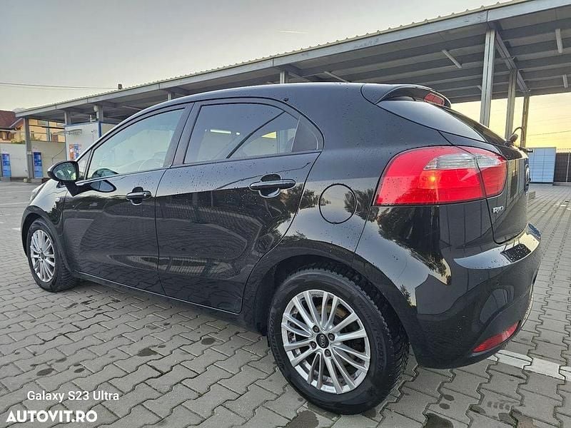 Second-hand Kia Rio Comfort 109 CP (80 kW) 2014 Culoarenegru Berlinǎ