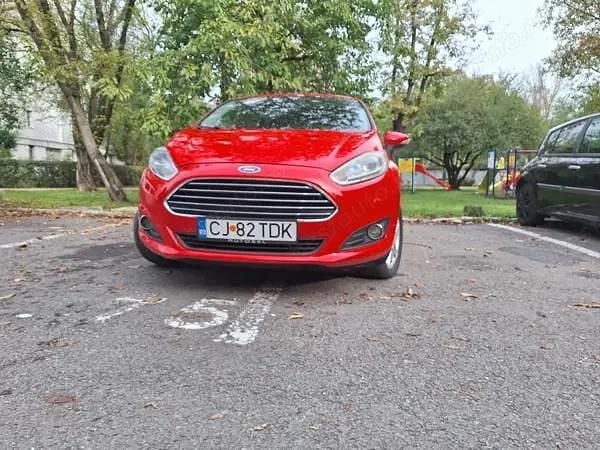 Rosu Utilizat 2014 Ford Fiesta Hatchback | 3.400 EUR - Imagine 1/4