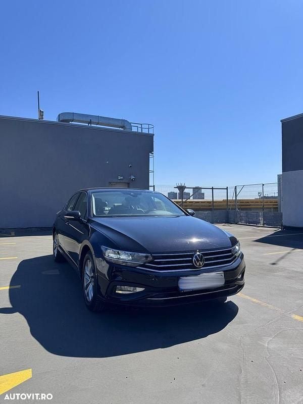 Culoarenegru Utilizat 2020 VW Passat Comfortline Berlinǎ | 17.200 EUR (Preț bun) - Imagine 1/4