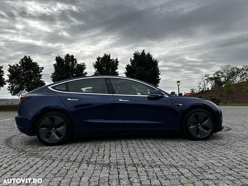 Second-hand Tesla Model 3 254 kW (346 CP) 2019 Culoarealbastru Berlinǎ