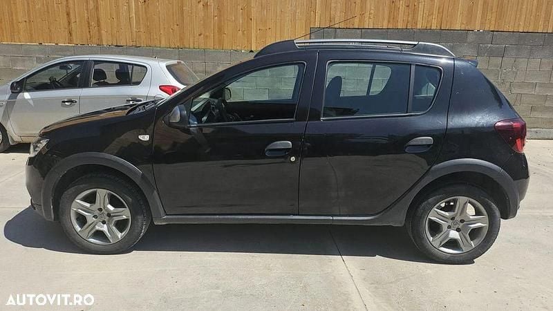 Culoaregri Utilizat 2016 Dacia Sandero Stepway Hatchback | 5.600 EUR (Preț bun) - Imagine 1/4