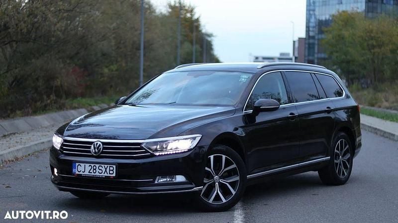 Culoarenegru Utilizat 2019 VW Passat Highline Break | 12.490 EUR (Preț bun) - Imagine 1/4