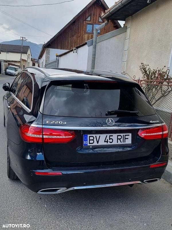 Culoareverde Utilizat 2018 Mercedes E220 Break | 23.500 EUR (Preț OK) - Imagine 1/4