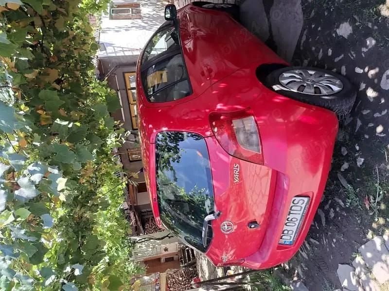 Rosu Utilizat 2007 Toyota Yaris Hatchback | 3.600 EUR (Preț OK) - Imagine 1/4