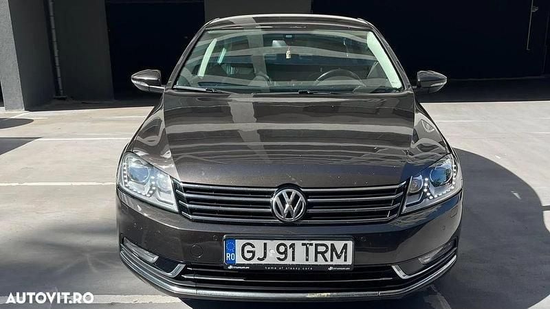 Culoaremaro Utilizat 2014 VW Passat Highline Berlinǎ | 8.990 EUR (Preț OK) - Imagine 1/4