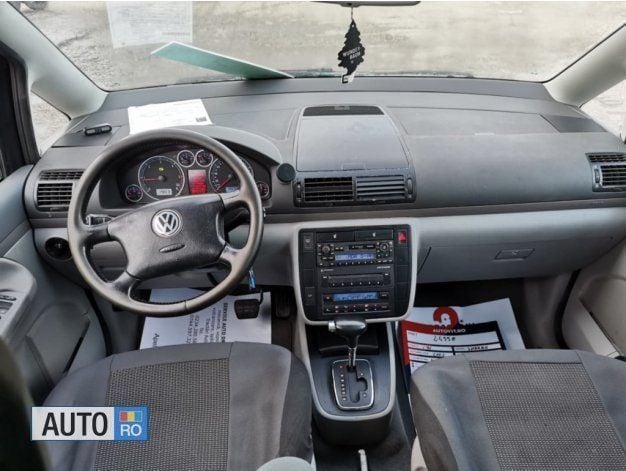 Argintiu Utilizat 2002 VW Sharan Monovolum | 1.999 EUR (Super Preț) - Imagine 1/4