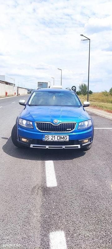 Albastru Utilizat 2015 Skoda Octavia Break | 8.690 EUR (Preț bun) - Imagine 1/4