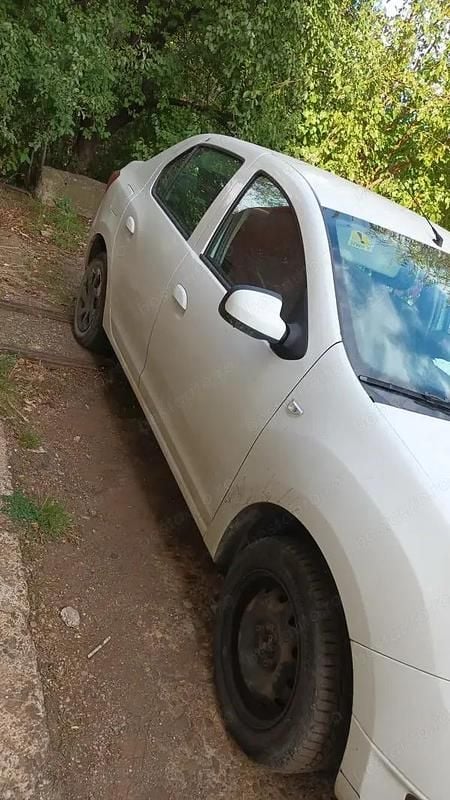 Second-hand Dacia Logan Lauréate 75 CP (55 kW) 2015 Alb Berlinǎ