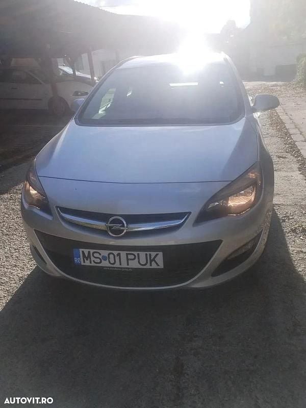 Culoaregri Utilizat 2012 Opel Astra Active Break | 3.999 EUR (Preț OK) - Imagine 1/4