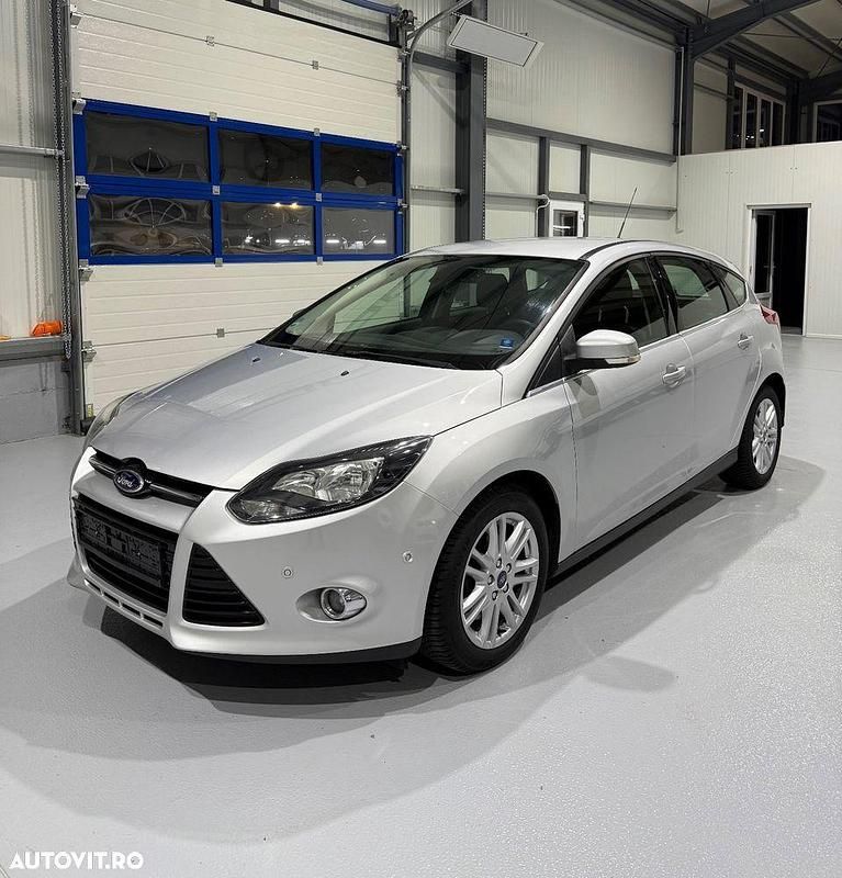 Second-hand Ford Focus Titanium 150 CP (110 kW) 2012 Culoareargint Hatchback