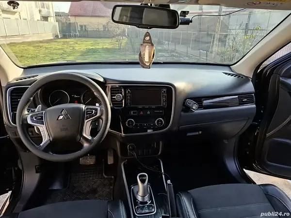 Second-hand Mitsubishi Outlander P-HEV 204 CP (150 kW) 2016