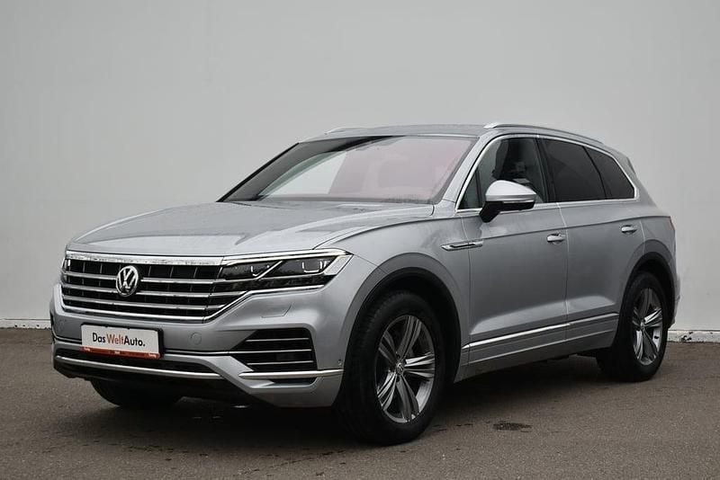 Gri mediu normal Utilizat 2020 VW Touareg Elegance SUV | 43.990 EUR (Preț bun) - Imagine 1/4