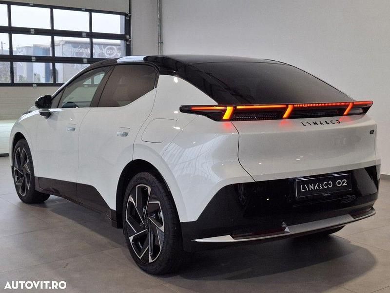 Nouă Lynk & Co 02 2025 Culoarealb Hatchback