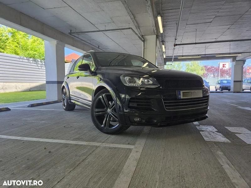 Culoarenegru Utilizat 2014 VW Touareg Exclusive SUV | 17.500 EUR (Super Preț) - Imagine 1/4